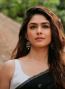 Mrunal Thakur WhatsApp Status Video Download